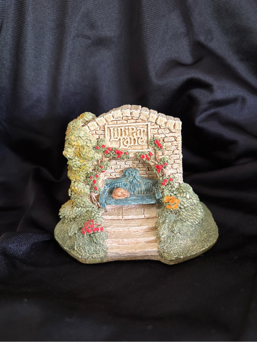 Lilliput Lane Collectors Club "Cosy Corner" UK Collectible Figurine 1990